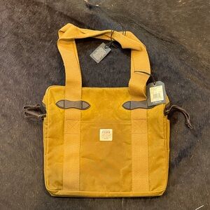 NWT Filson Tin Cloth zipper Tote Bag in Dark Tan